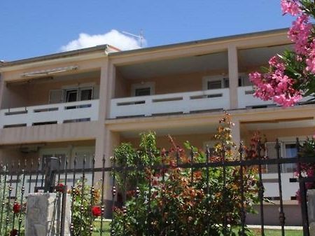 Ara-Kata Apartment Baska  Ngoại thất bức ảnh
