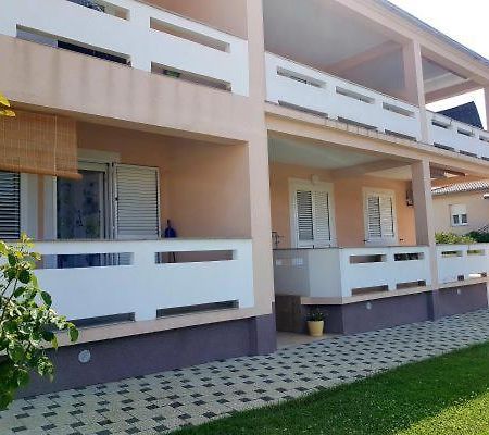 Ara-Kata Apartment Baska  Ngoại thất bức ảnh