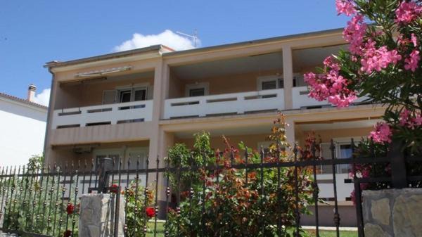 Ara-Kata Apartment Baska  Ngoại thất bức ảnh