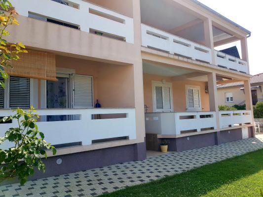 Ara-Kata Apartment Baska  Ngoại thất bức ảnh