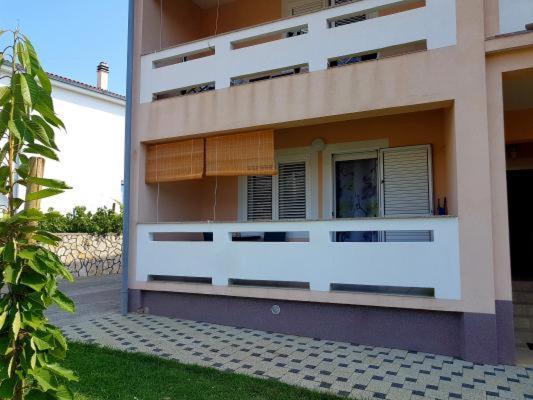 Ara-Kata Apartment Baska  Ngoại thất bức ảnh
