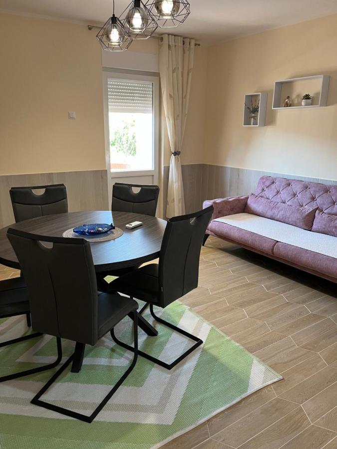 Ara-Kata Apartment Baska  Ngoại thất bức ảnh